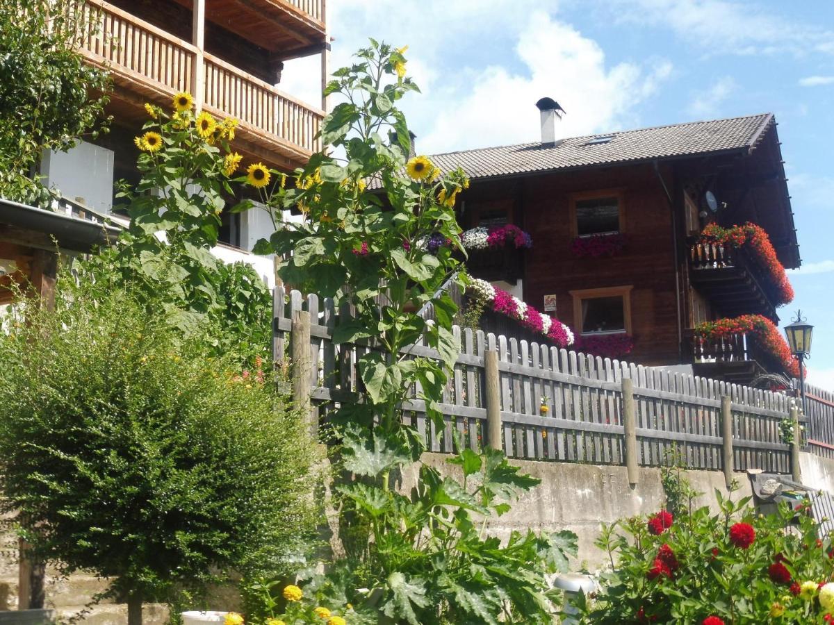 Panorama Apartment Raffeinhof Santa Valburga Eksteriør billede