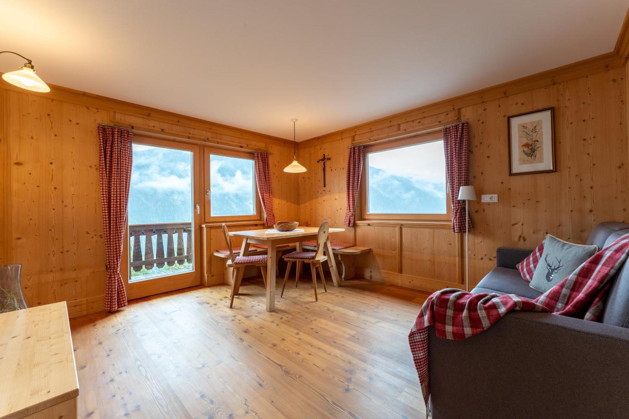 Panorama Apartment Raffeinhof Santa Valburga Eksteriør billede