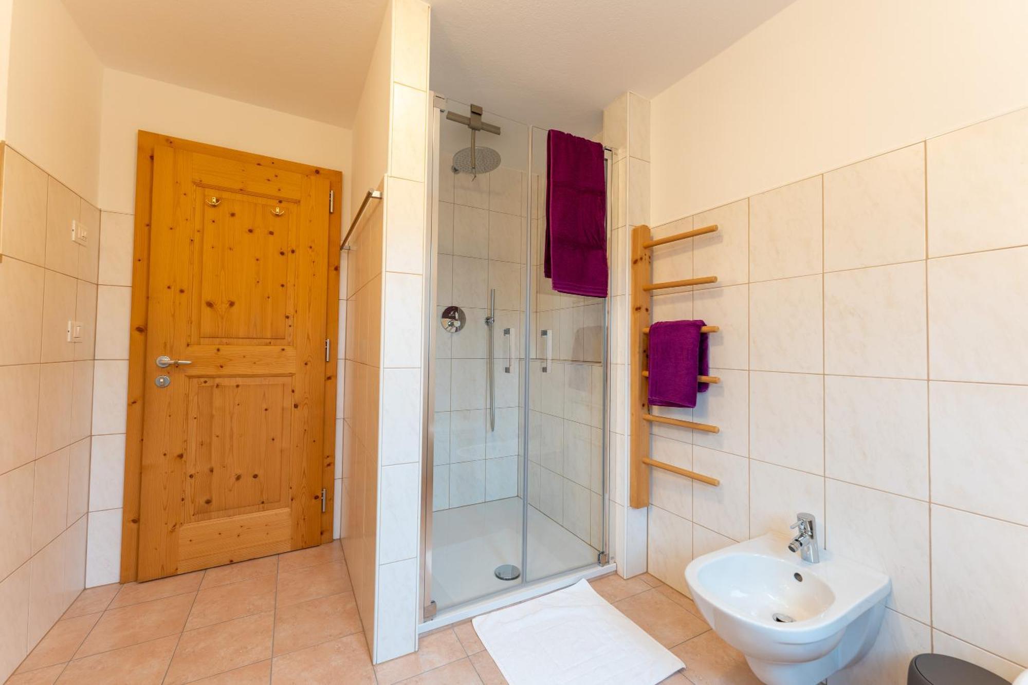 Panorama Apartment Raffeinhof Santa Valburga Eksteriør billede