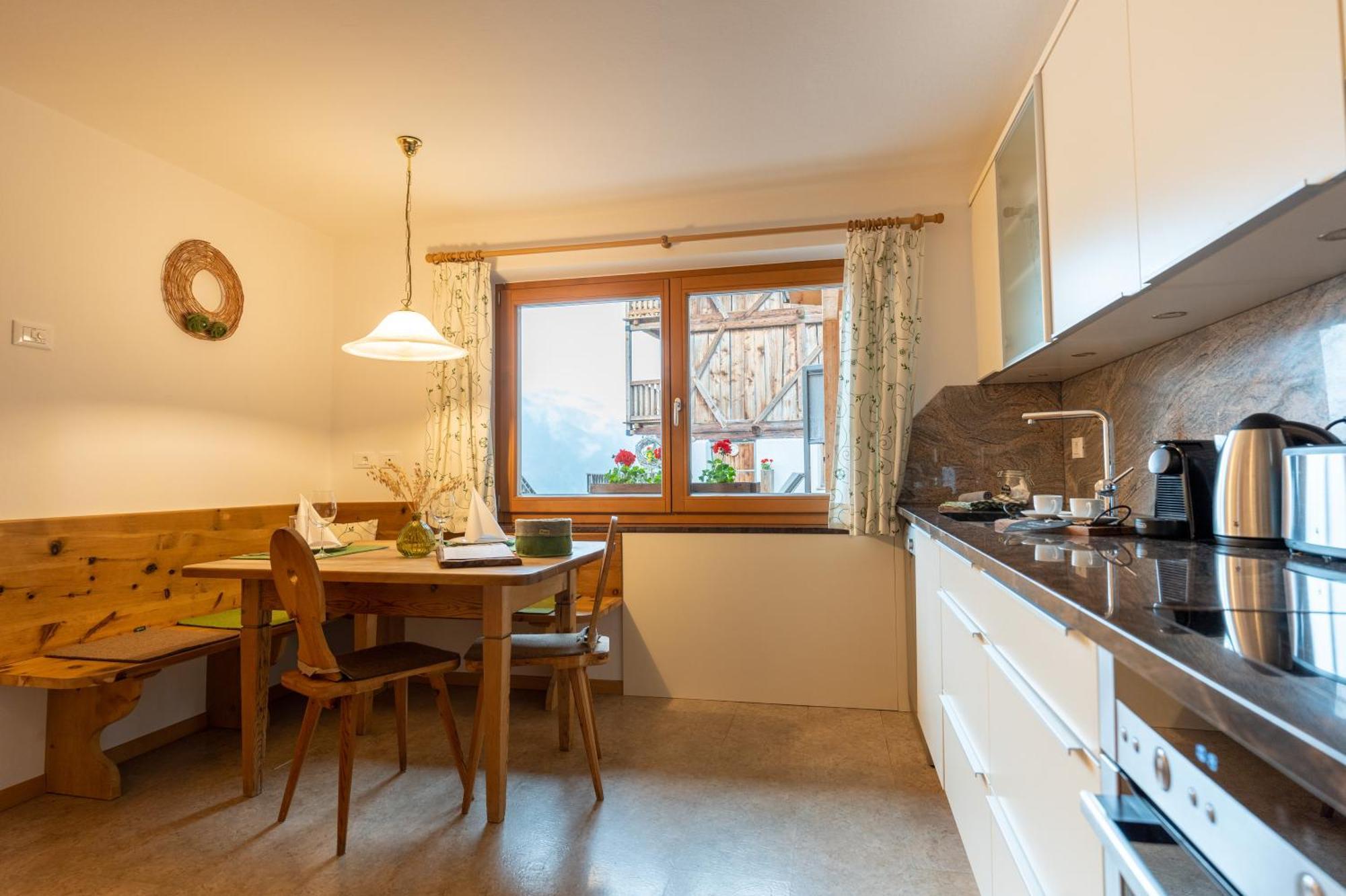 Panorama Apartment Raffeinhof Santa Valburga Eksteriør billede