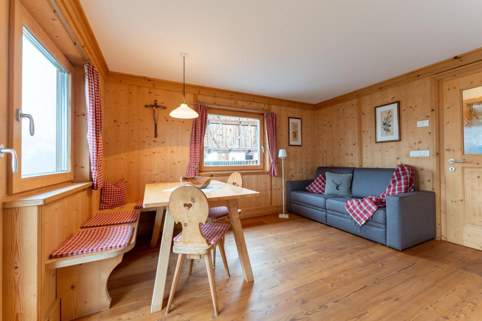 Panorama Apartment Raffeinhof Santa Valburga Eksteriør billede