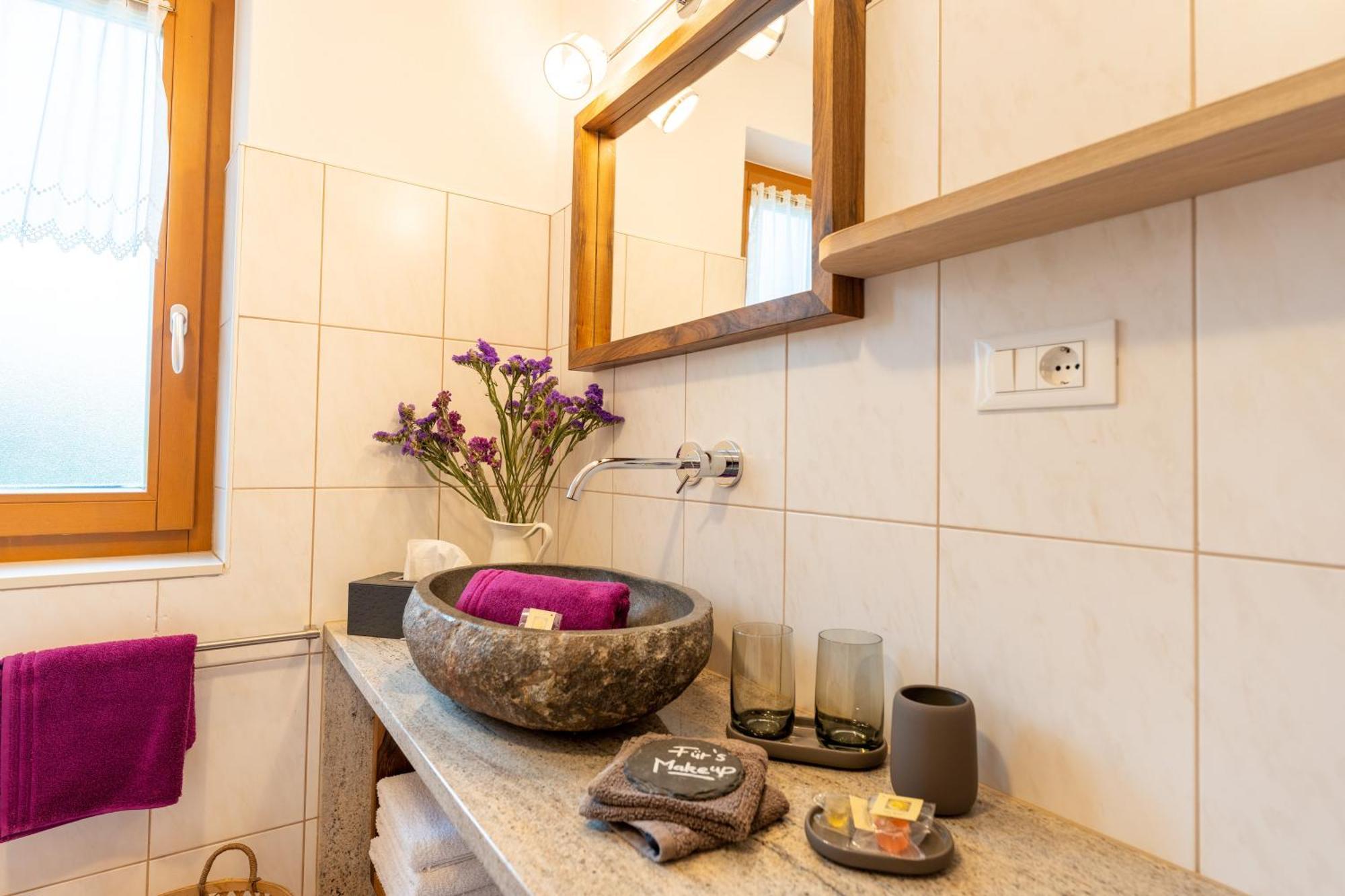 Panorama Apartment Raffeinhof Santa Valburga Eksteriør billede