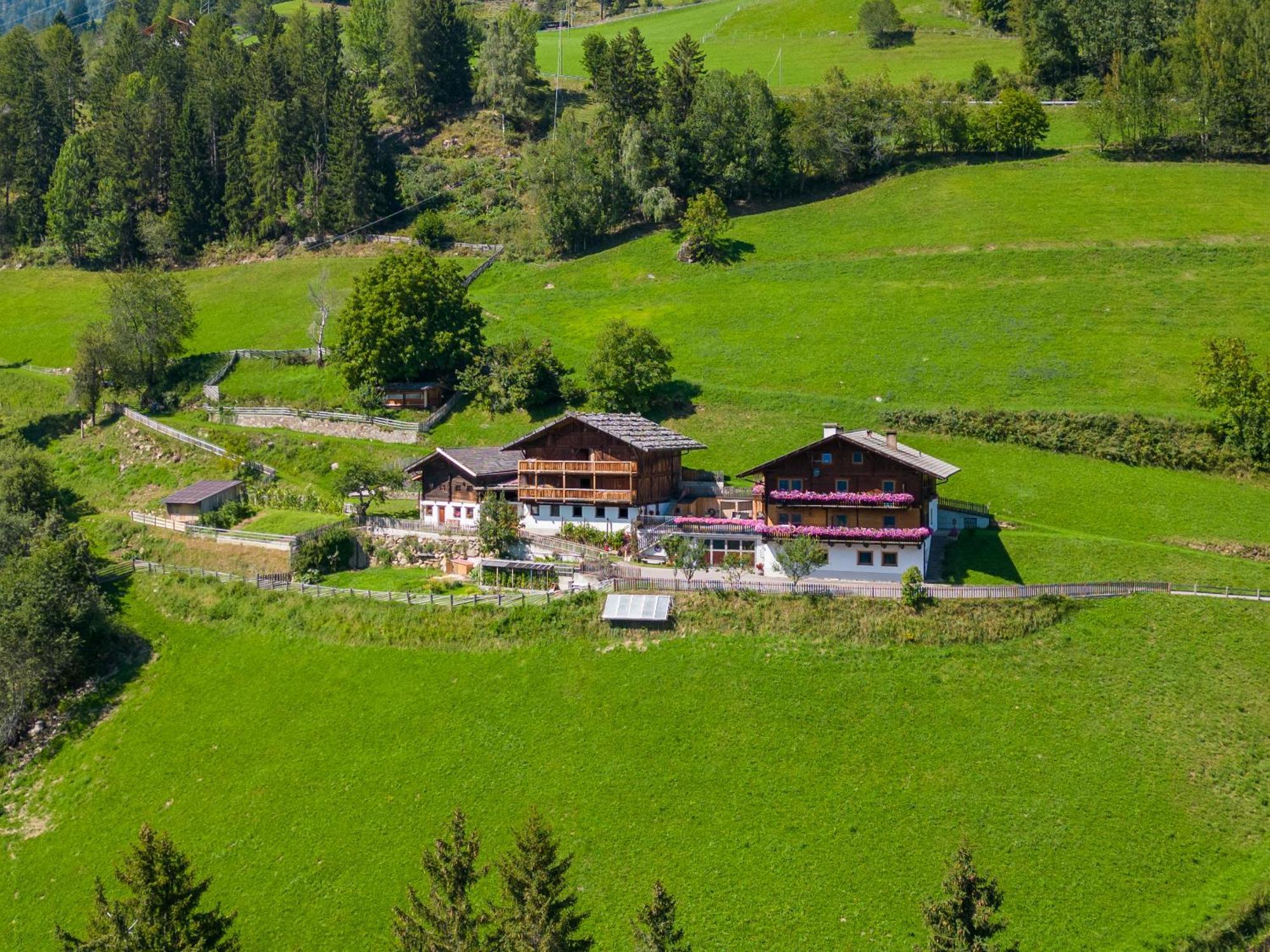 Panorama Apartment Raffeinhof Santa Valburga Eksteriør billede